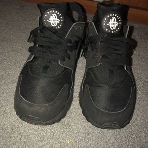Nike Air Huarache BLACK size 10.5